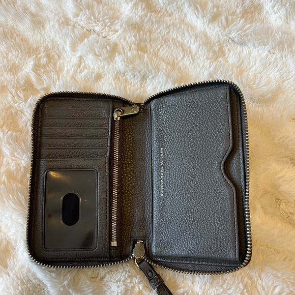 MARC JACOBS WRISTLET - Picture 7 of 7